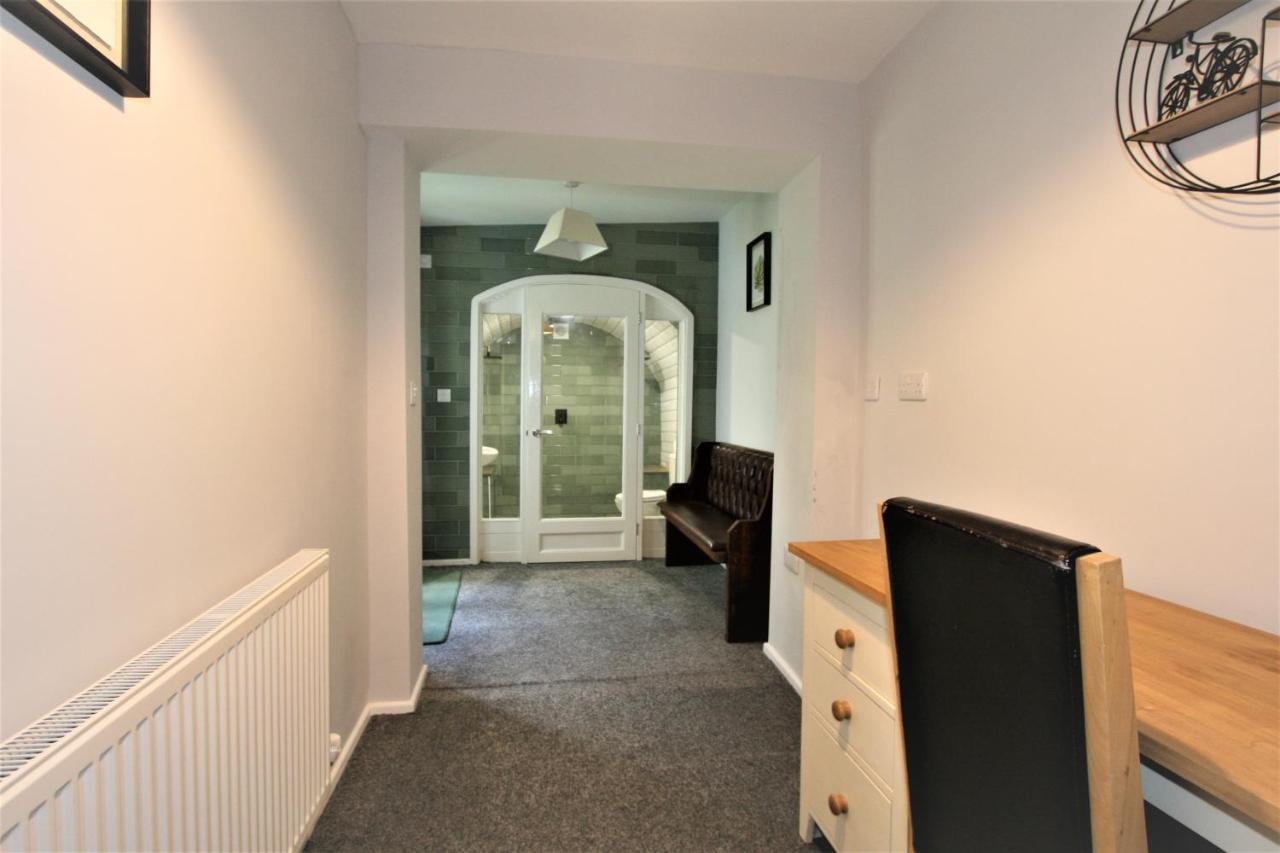 Central Serviced Apartments By Roomsbooked Cheltenham Extérieur photo