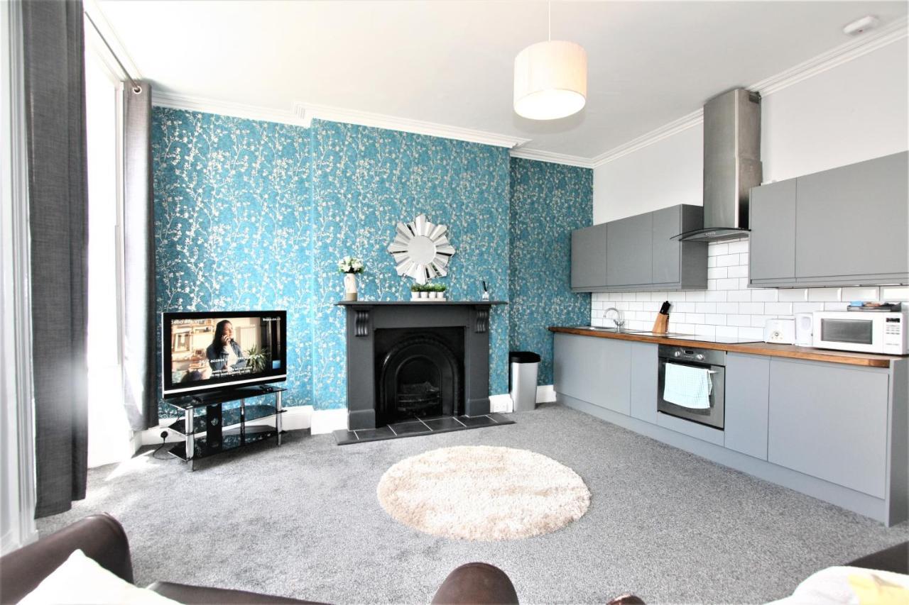 Central Serviced Apartments By Roomsbooked Cheltenham Extérieur photo