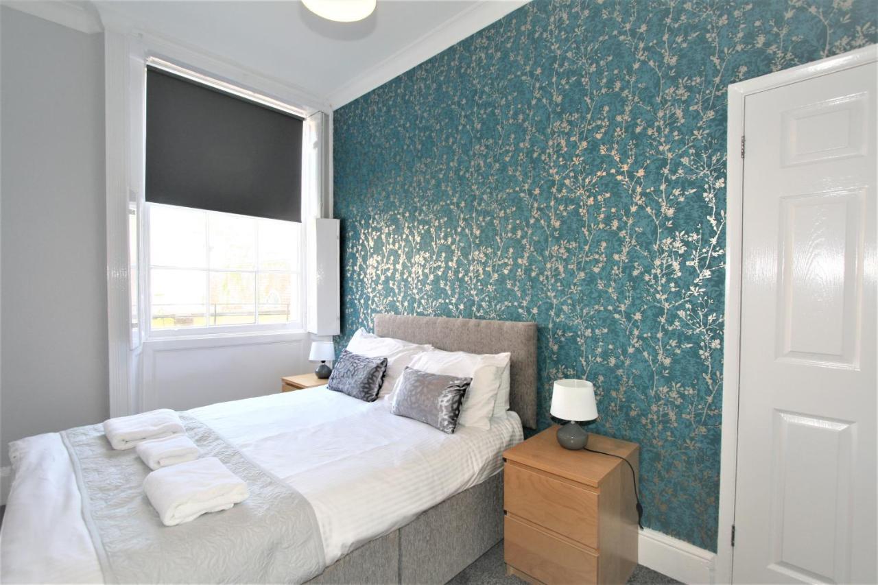 Central Serviced Apartments By Roomsbooked Cheltenham Extérieur photo
