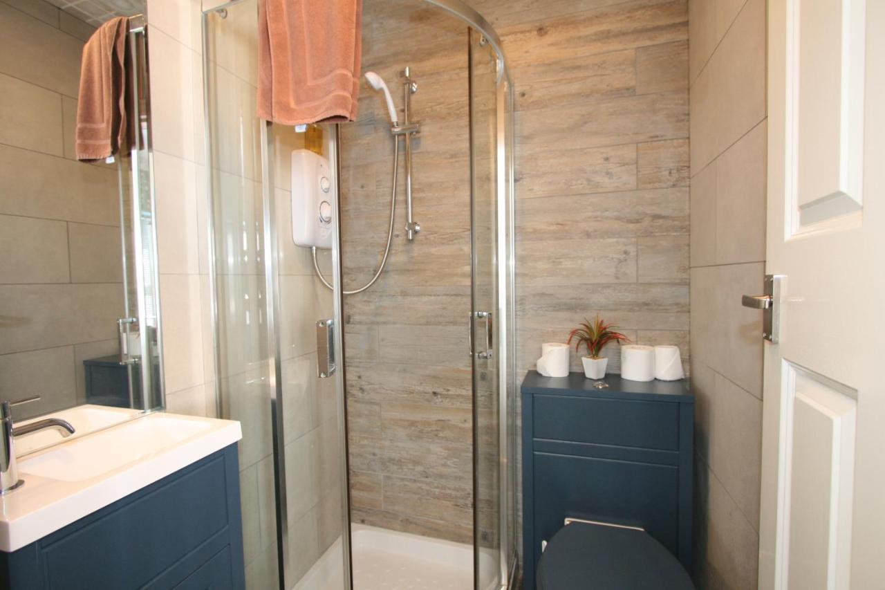 Central Serviced Apartments By Roomsbooked Cheltenham Extérieur photo