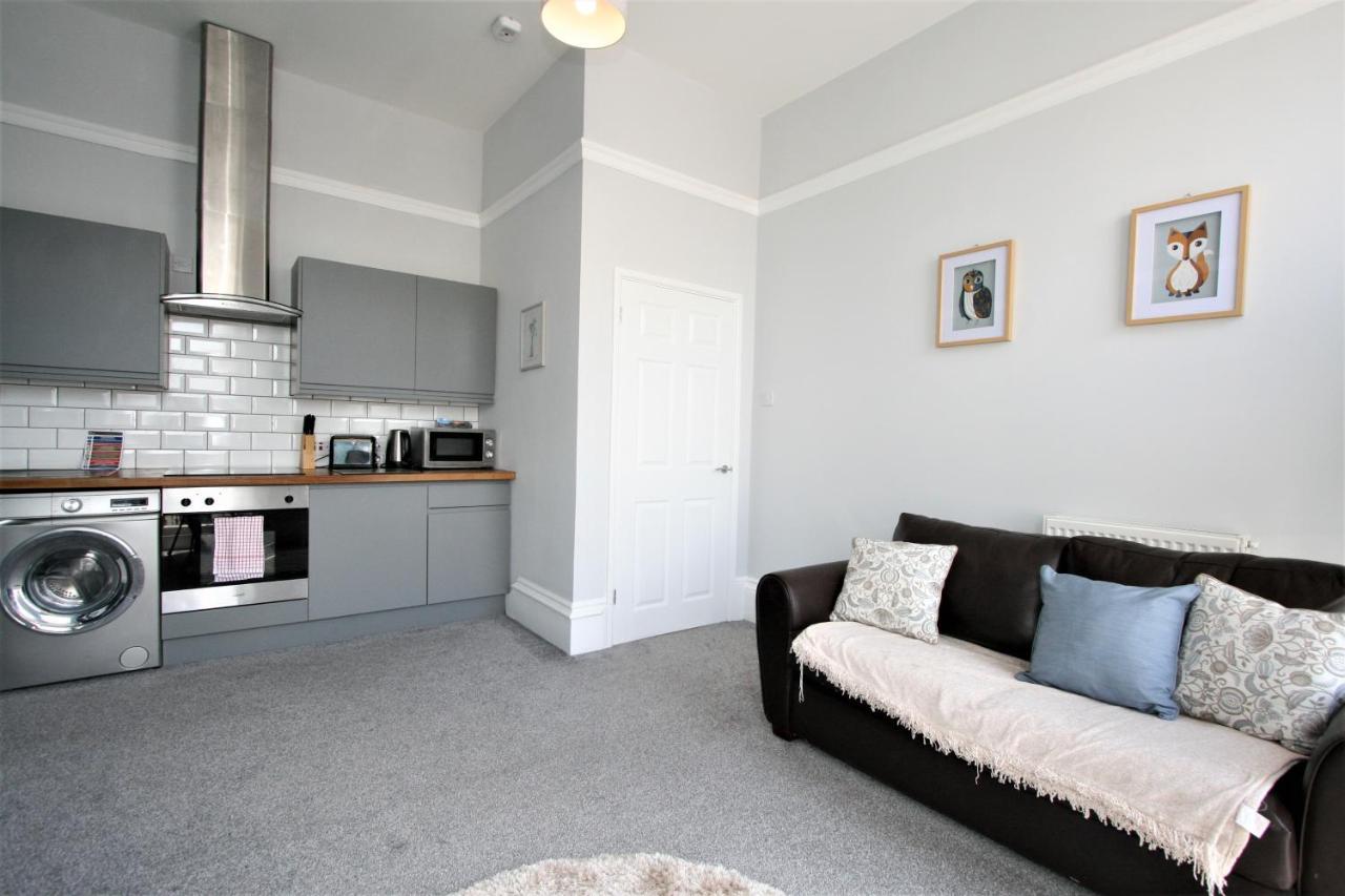 Central Serviced Apartments By Roomsbooked Cheltenham Extérieur photo